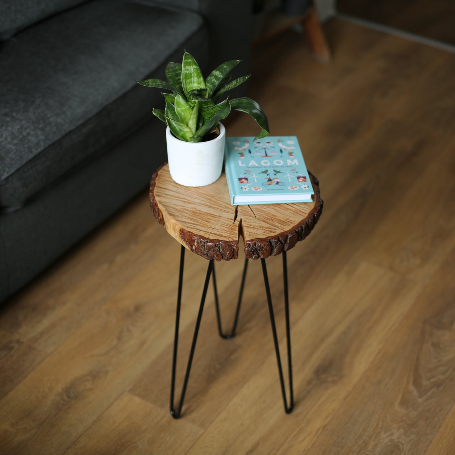 Quirky side table (hairpin legs)