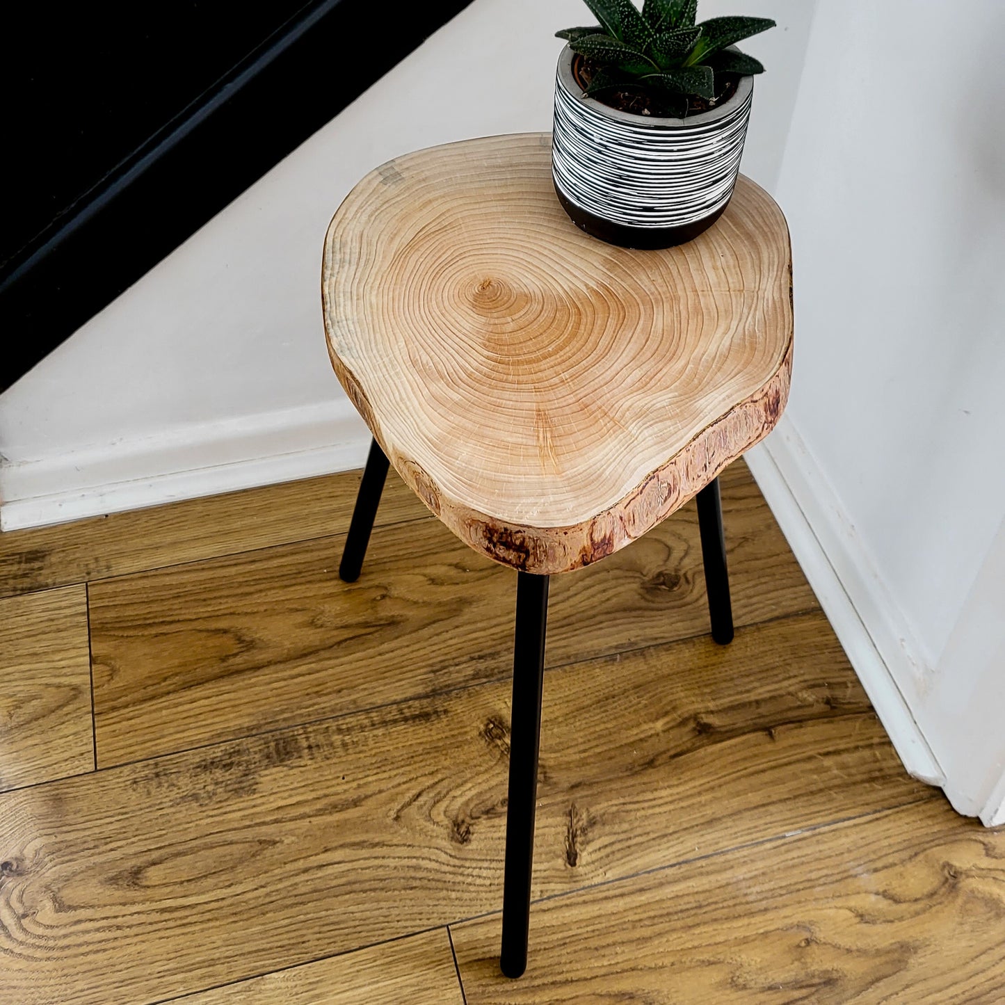 Quirky side table (round black legs)