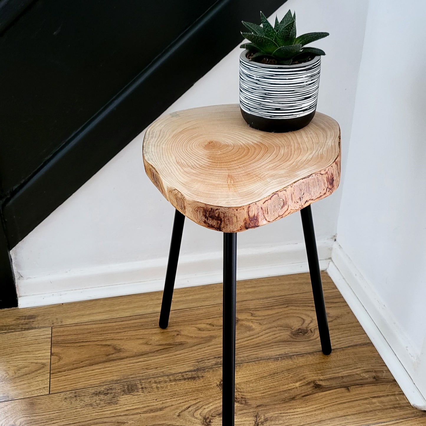 Quirky side table (round black legs)